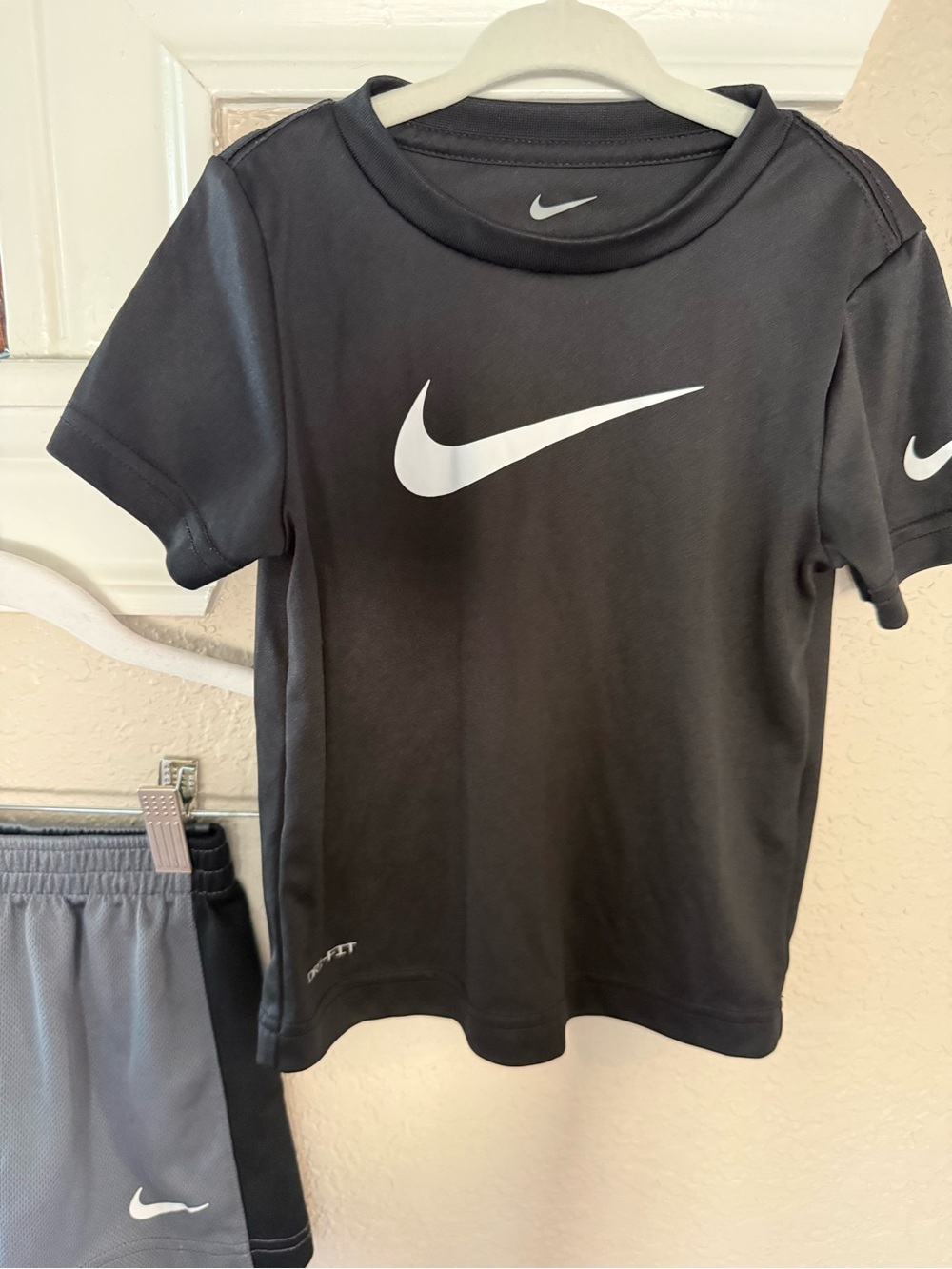 Nike Black & Gray Kids Athletic Tee and Shorts Set (3T) - Picture 2 of 4